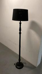Leuke zwarte vloerlamp, Huis en Inrichting, Lampen | Vloerlampen, Brocante, 150 tot 200 cm, Ophalen of Verzenden, Zo goed als nieuw