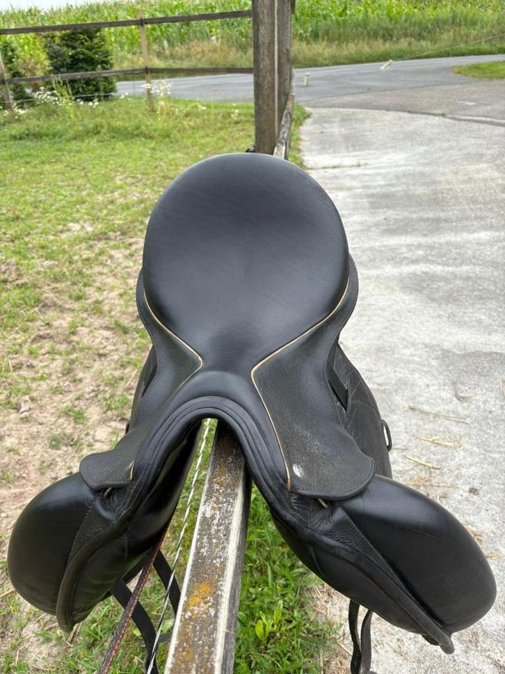 Custom Icon Star 17,5 inch, Dieren en Toebehoren, Paarden en Pony's | Zadels, Zo goed als nieuw, Dressuur, Ophalen