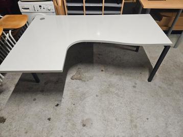 Bereau 120cmx180cm hoogte 73cm beschikbaar voor biedingen