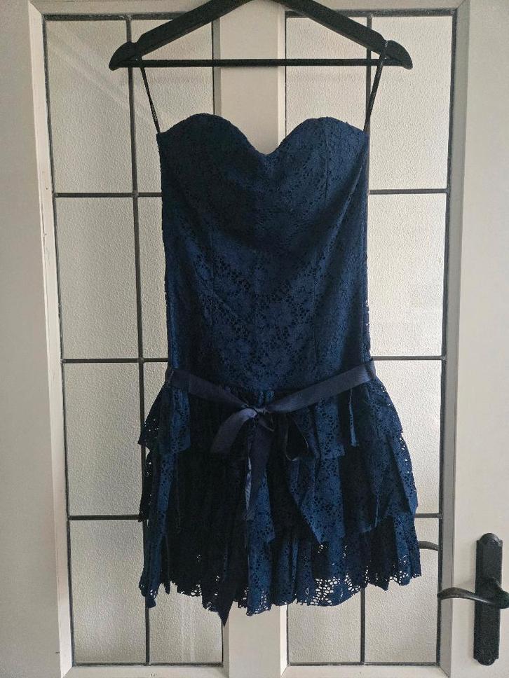 Strapless jurk kant blauw met padding maat S, Kleding | Dames, Jurken, Zo goed als nieuw, Maat 36 (S), Blauw, Boven de knie, Ophalen of Verzenden