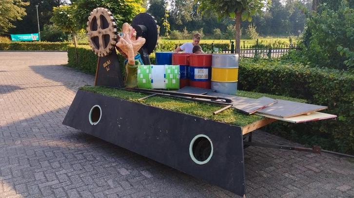 Platte kar voor carnavalsoptocht, Kleding | Heren, Carnavalskleding en Feestkleding, Ophalen