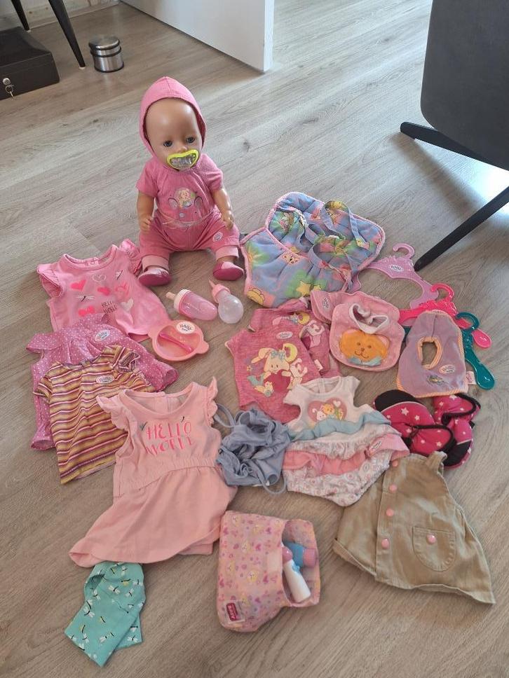 Baby Born meisje met toebehoren, Kinderen en Baby's, Speelgoed | Poppen, Gebruikt, Babypop, Ophalen of Verzenden