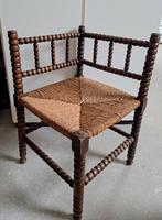 Hoek stoeltje. Kloosterstoeltje. Rieten zitting.68 x 43x 43, Ophalen