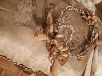 Antiek Wassen Kroon , met Calas Bloemen , GERESERVEERD  beschikbaar voor biedingen