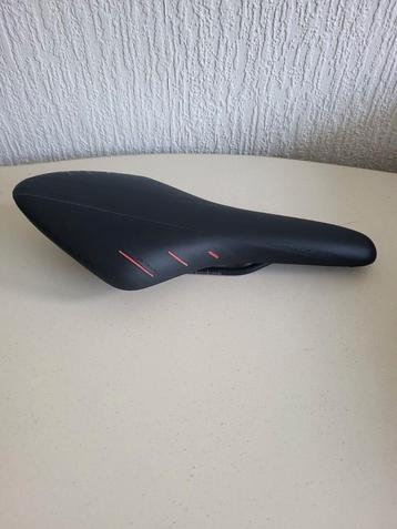 Fizik Arione R5 fietszadel beschikbaar voor biedingen
