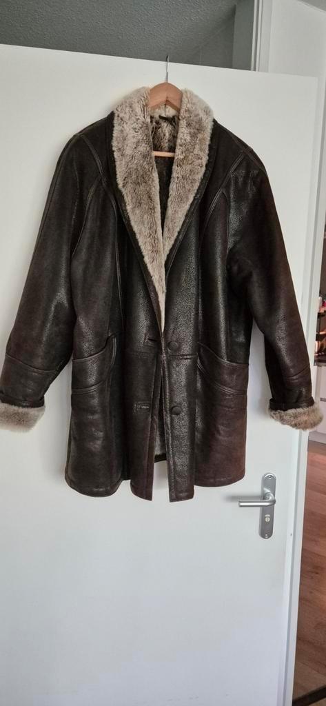 2 prachtige vintage leren damesjassen in de modekleur bruin!, Kleding | Dames, Jassen | Winter, Gedragen, Maat 42/44 (L), Bruin