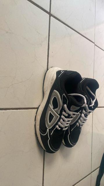 Dior b30 beschikbaar voor biedingen