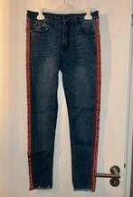 Maison Runway Skinny Jeans met Rode Bies - Nieuw!, Ophalen of Verzenden, Nieuw, Blauw, W30 - W32 (confectie 38/40)