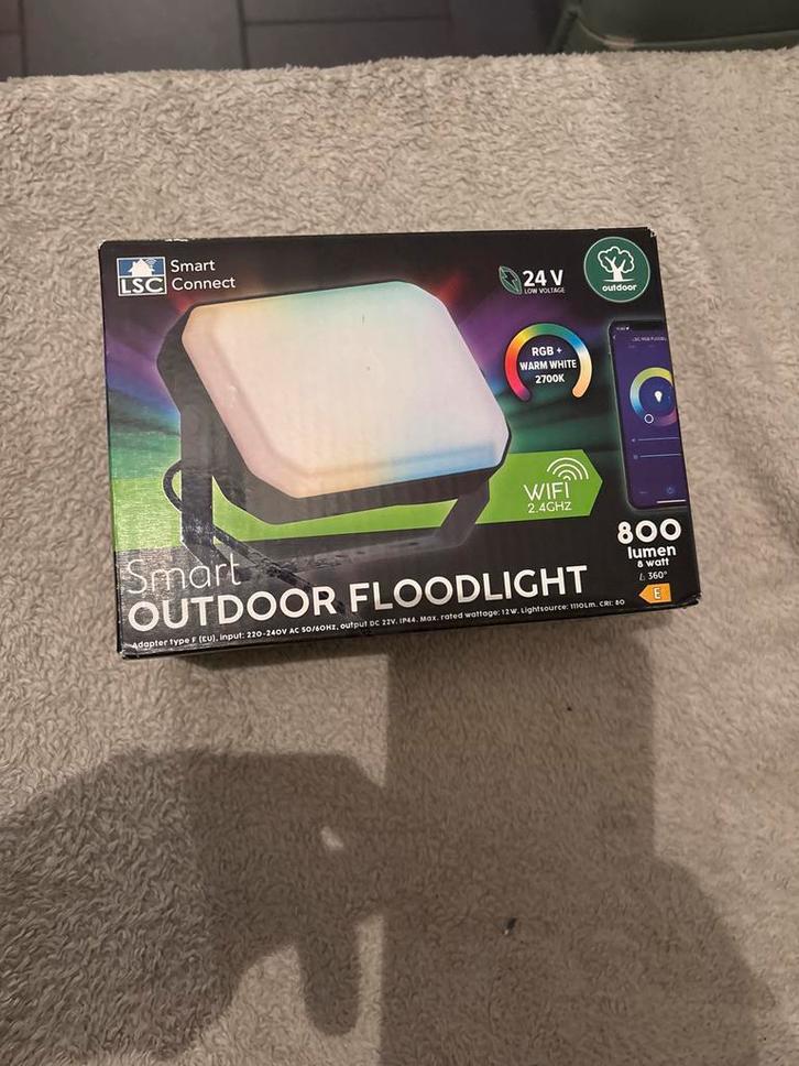 LSC Smart Connect–Slimme Outdoor Floodlight (RGB+Warm White), Huis en Inrichting, Lampen | Losse lampen, Nieuw, Led-lamp, Minder dan 30 watt