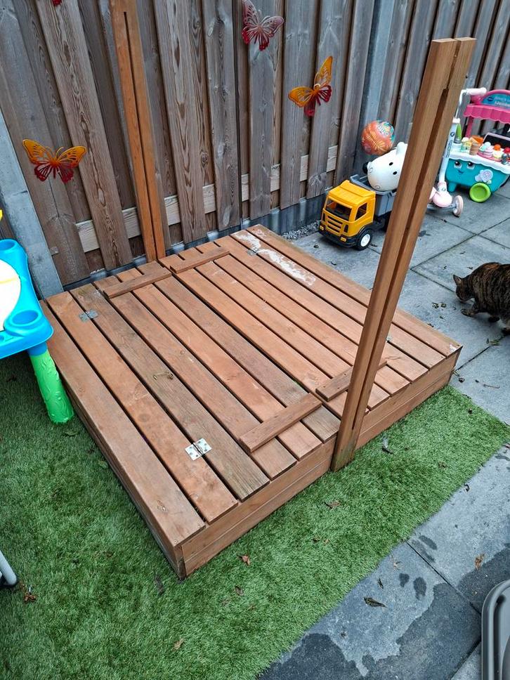 Houten Zandbak met Speelgoed + Poezenwipwap, Kinderen en Baby's, Speelgoed | Buiten | Zandbakken, Gebruikt, Ophalen