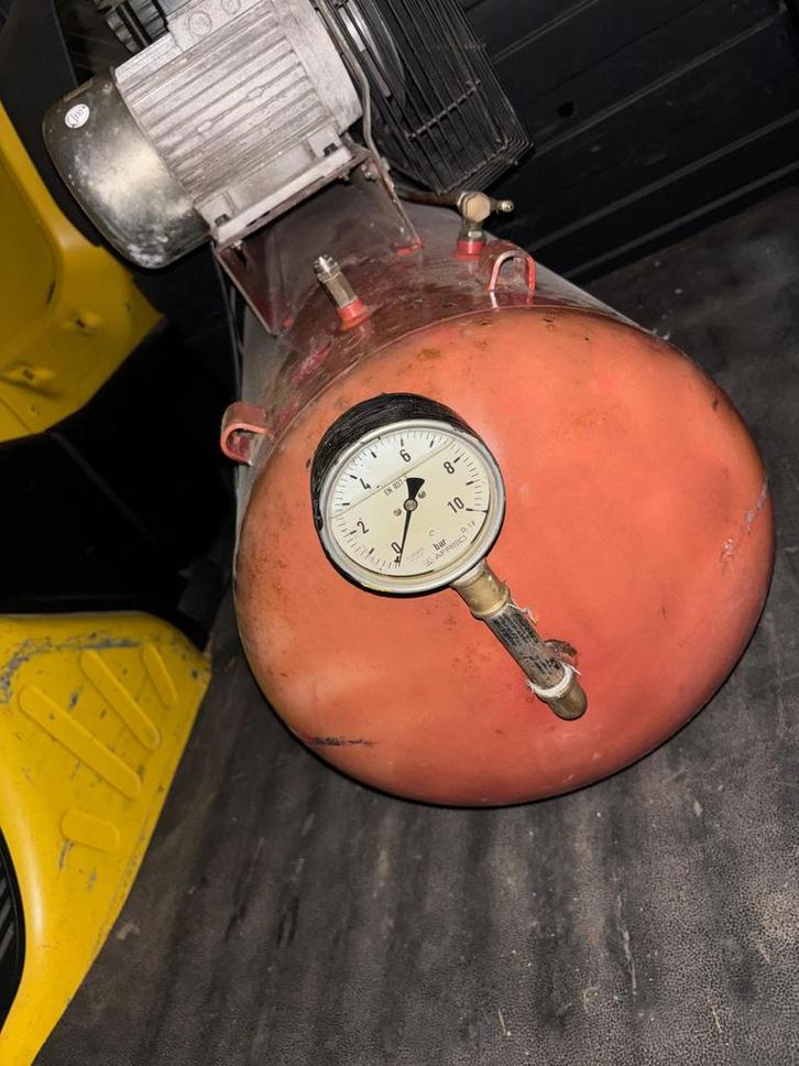 Compressor 200 liter - Gebruikt, Doe-het-zelf en Verbouw, Compressors, Gebruikt, 6 tot 10 bar, 100 liter of meer, 200 tot 400 liter/min