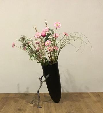 Design vaas Mukul Goyal beschikbaar voor biedingen