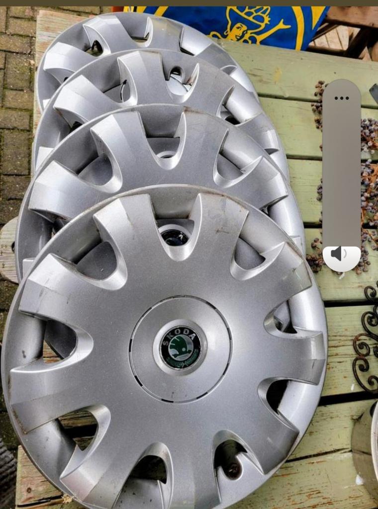 Skoda wieldoppen, Auto diversen, Wieldoppen, Ophalen of Verzenden, Zo goed als nieuw