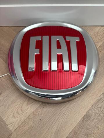 Fiat dealer logo lichtbak reclame lamp Fiat beschikbaar voor biedingen