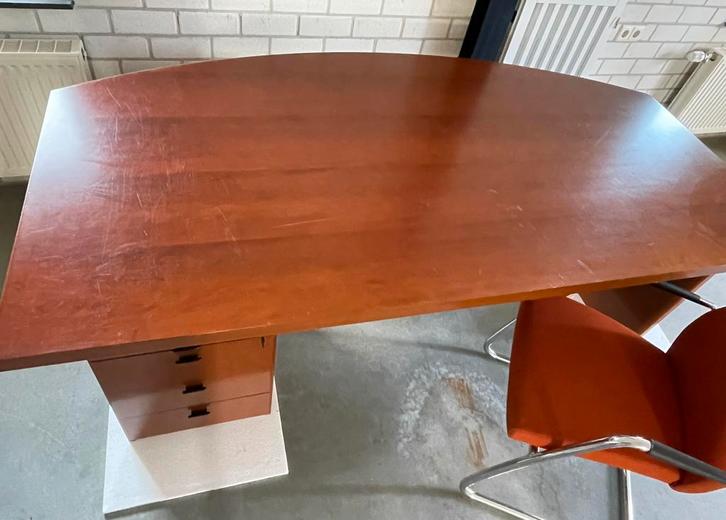 Bureau, kersenhout, mooi model met ladenblok., Huis en Inrichting, Bureaus, Zo goed als nieuw, Ophalen