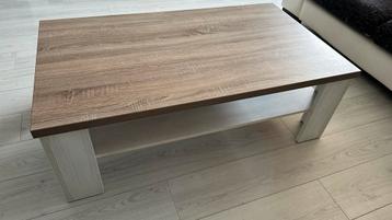 Mooie salontafel met opbergruimte beschikbaar voor biedingen