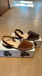 Spaanse leren sandalen maat 44 alleen nog in kleur Camel, Sandalen, Bruin, Nieuw, Ophalen of Verzenden