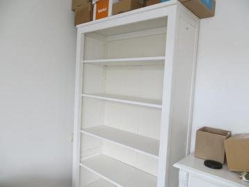 boekenkast/wit/hout/aanbieding/moet snel weg! beschikbaar voor biedingen