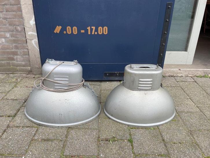 2x  prachtige oude fabriekslampen ovaal werkend, Antiek en Kunst, Curiosa en Brocante, Ophalen