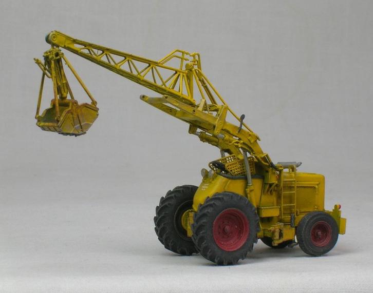 Artitec: Bischoff Polytrac shovel met zwenkbare grijper., Hobby en Vrije tijd, Modelauto's | 1:87, Zo goed als nieuw, Bus of Vrachtwagen
