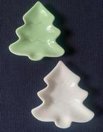 2 Theetipjes in model van kerstboom. 1x wit 1x groen:, Overige materialen, Overige typen, Ophalen of Verzenden, Zo goed als nieuw