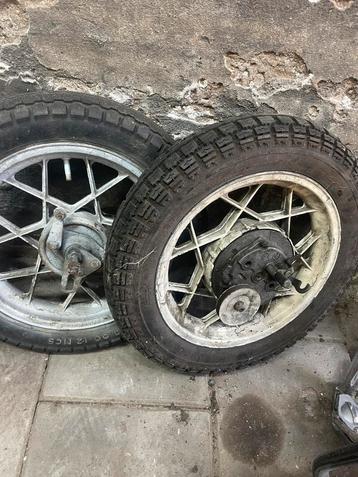 Voor en achterband gilera citta beschikbaar voor biedingen
