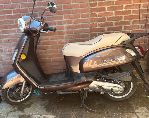 Sym fiddle 2 scooter, donker bruin, Fietsen en Brommers, Scooters | SYM, Gebruikt, Fiddle, Benzine, Ophalen