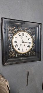 Antieke Franse wandklok met parelmoer inleg (circa 1850), Ophalen