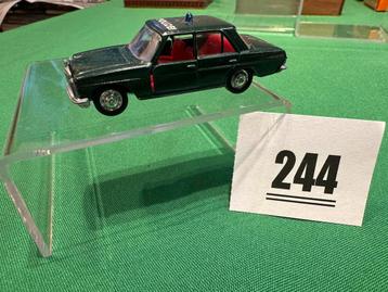 244 Schuco 1:66 -806 Mercedes 200 Polizei beschikbaar voor biedingen