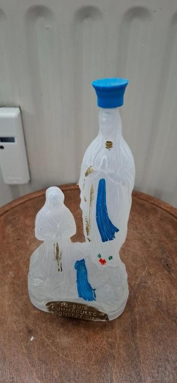 heilige Moeder Marie met Bernadette met Lourdes water beschikbaar voor biedingen