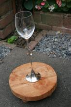 Wijnglas op hoge zilverkleurig (verzilverde) voet, Verzamelen, Glas en Borrelglaasjes, Ophalen of Verzenden, Gebruikt, Overige typen