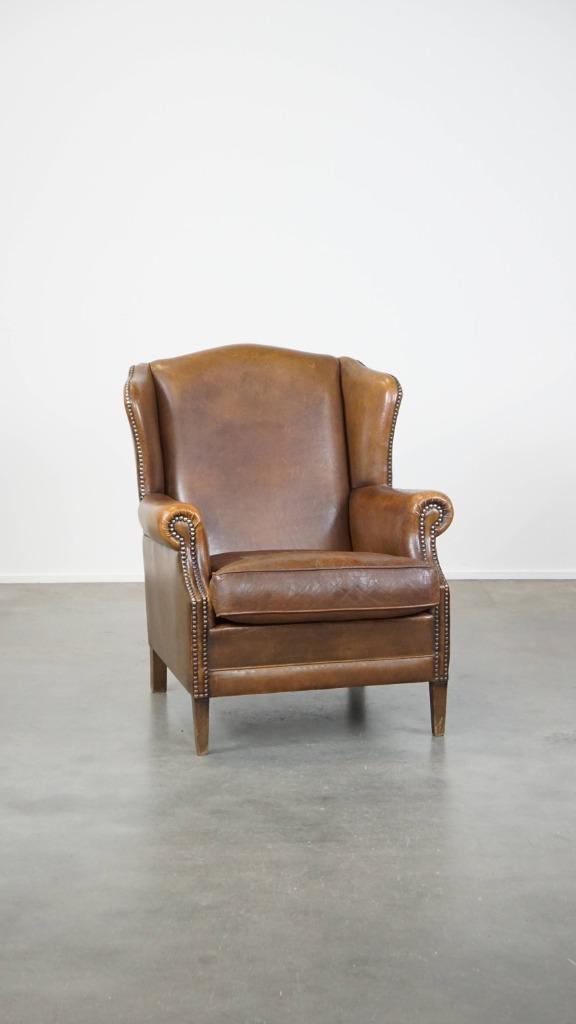 Charmante, subtiele Engelse stijl schapenleren oorfauteuil, Huis en Inrichting, Fauteuils, Gebruikt, Leer, 75 tot 100 cm, 75 tot 100 cm