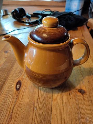 Bruine theepot Vintage beschikbaar voor biedingen