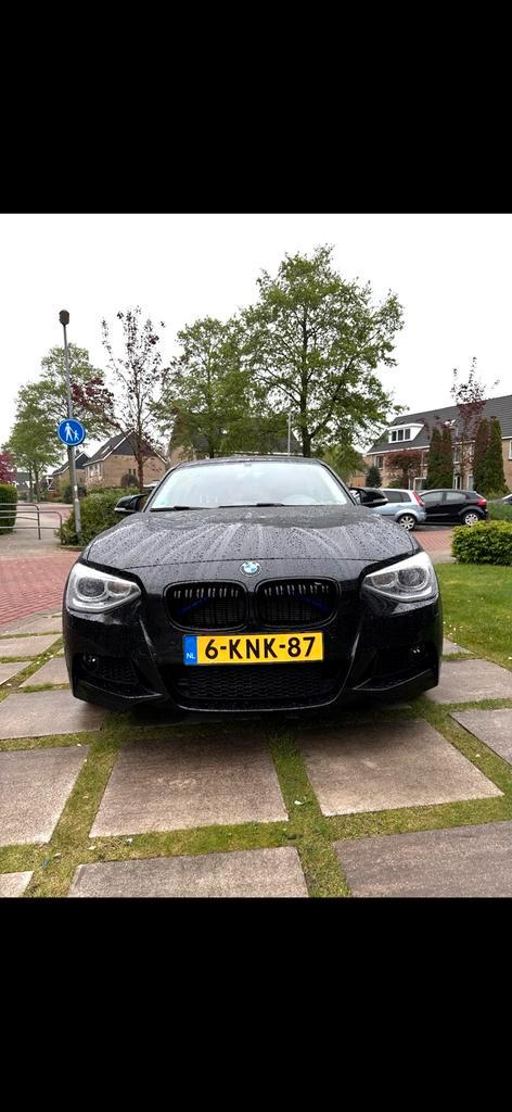 BMW 1-Serie 114I 75KW 5-DR 2013 Zwart M-pakket, Auto's, BMW, Particulier, 1-Serie, Benzine, A, Hatchback, Handgeschakeld, Origineel Nederlands