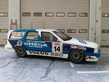 Nieuwe vitrinemodellen 1:18 met ovp beschikbaar voor biedingen