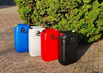 60 liter vaten/jerrycans met stevige handvaten. ZGAN beschikbaar voor biedingen