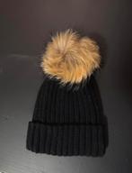 Muts met bontbol, Kleding | Dames, Mutsen, Sjaals en Handschoenen, Ophalen of Verzenden, Zo goed als nieuw, Maat 38/40 (M), Muts