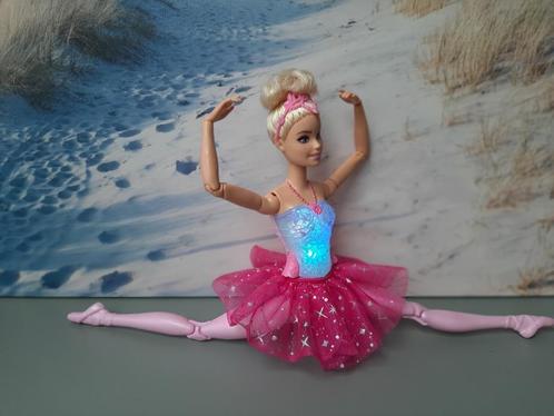 Dreamtopia barbie ballerina met lichtjes., Kinderen en Baby's, Speelgoed | Poppen, Zo goed als nieuw, Barbie, Ophalen of Verzenden