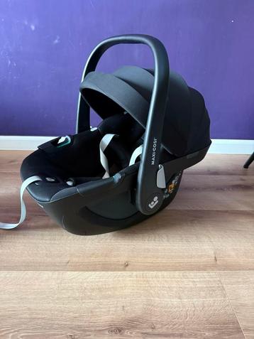Maxi Cosi Pebble 360 essential black beschikbaar voor biedingen