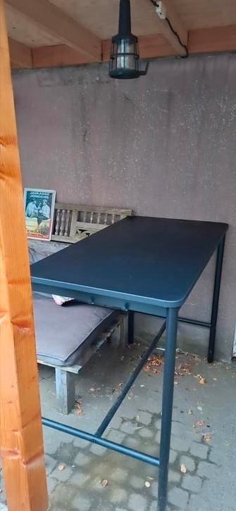 Bartafel  beschikbaar voor biedingen