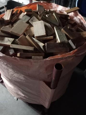 1 kuub gezaagd hout.  beschikbaar voor biedingen