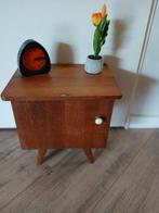 Vintage kastje nachtkastje, Huis en Inrichting, Slaapkamer | Nachtkastjes, Minder dan 45 cm, Verzenden, Zo goed als nieuw, Minder dan 55 cm