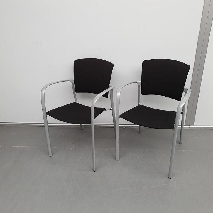 set 2x Enea Eina wachtkamerstoel - zwarte stof, Huis en Inrichting, Stoelen, Gebruikt, Twee, Stof, Zwart, Ophalen