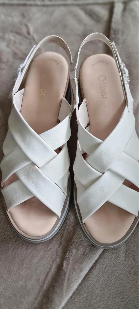 Gabor Sandalen Wit/Latte - Maat 9.5, Kleding | Dames, Schoenen, Zo goed als nieuw, Sandalen of Muiltjes, Wit, Ophalen