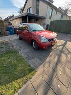 Renault Clio 1.4 16V Autbas E3 2005 Rood, Auto's, Renault, Voorwielaandrijving, 4 cilinders, 1200 kg, Handgeschakeld