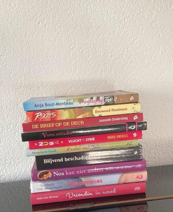 Tienerboeken, Boeken, Kinderboeken | Jeugd | 13 jaar en ouder, Zo goed als nieuw, Ophalen of Verzenden