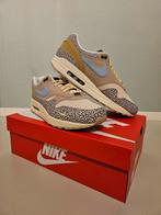 Nike Air Max 1 Cobblestone (W) maat 43, Kleding | Dames, Schoenen, Ophalen of Verzenden, Nieuw, Overige kleuren