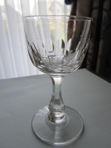 Antiek likeurglas - model Derby - geslepen balusterstam beschikbaar voor biedingen