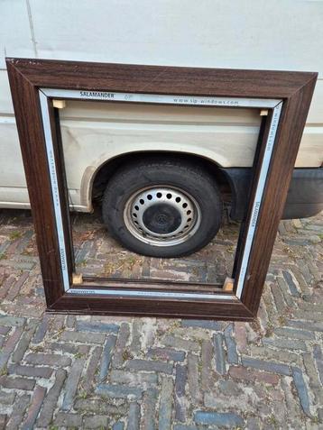 kunstof draaikiep raam 100x105cm donker eiken beschikbaar voor biedingen