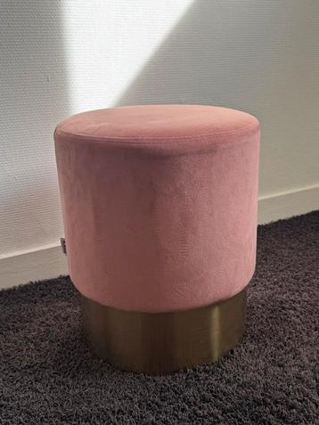 Roze poef beschikbaar voor biedingen